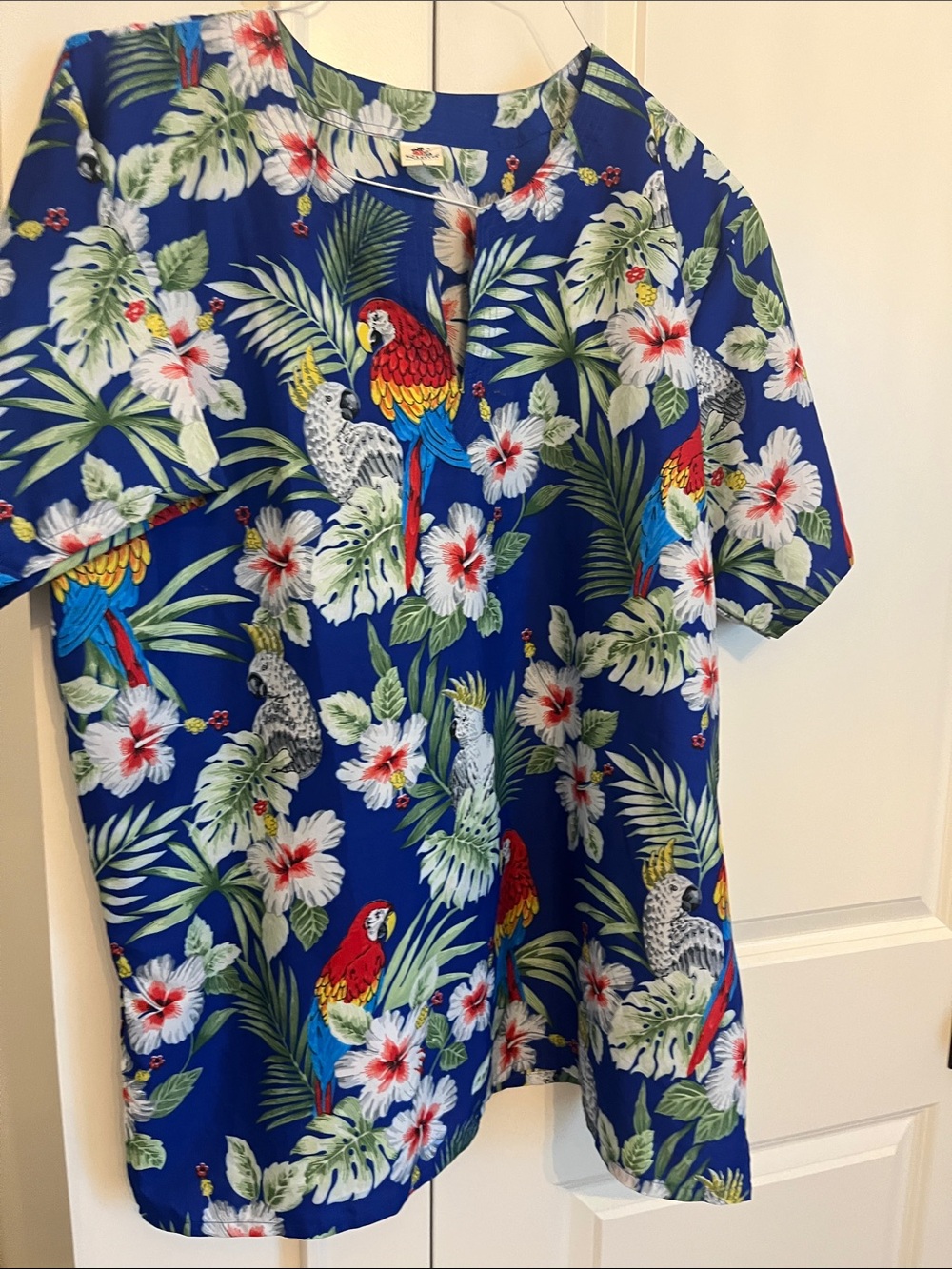 ❤️ 6 for 20 ❤️  Rima Roomy Parrot scrub top size l